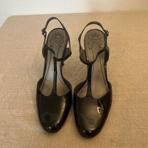 Circa Joan & David size 9 Leather sole black dress shoes